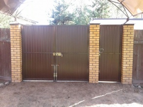 профнастил с распашными воротами - пример 11 фото в Михнево