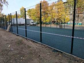 Забор на спортивную площадку 40 метров фото в Михнево