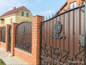 Кирпичный забор с ковкой  150 метров фото в Михнево