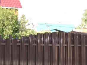 Забор из евроштакетника на ленточном фундаменте 10 метров фото в Михнево