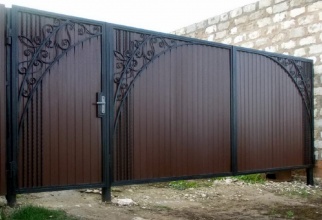 Распашные ворота из профнастила - пример 1 фото в Михнево